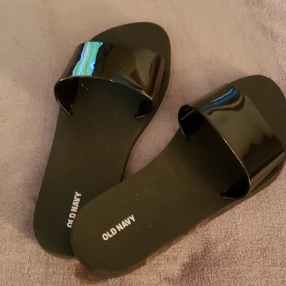 Old Navy Shoes - Like new! Old Navy size 9 slides